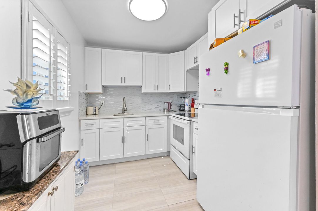 На продажу: $105,000 (2 спален, 2 ванн, 880 Квадратных фут)