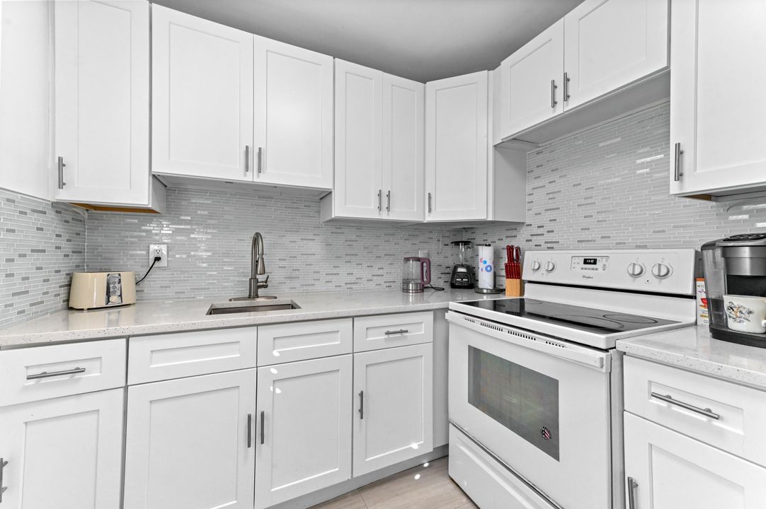 На продажу: $105,000 (2 спален, 2 ванн, 880 Квадратных фут)