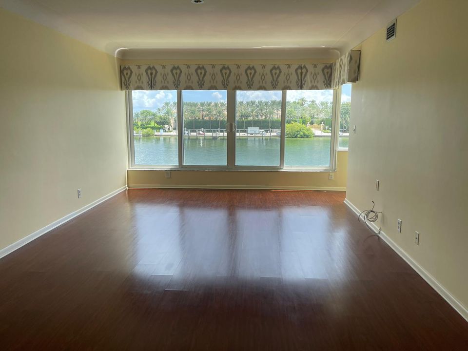 出租: $2,700 (2 贝兹, 2 浴室, 1250 平方英尺)