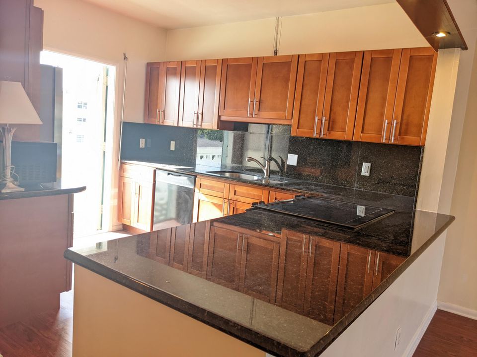 出租: $2,700 (2 贝兹, 2 浴室, 1250 平方英尺)