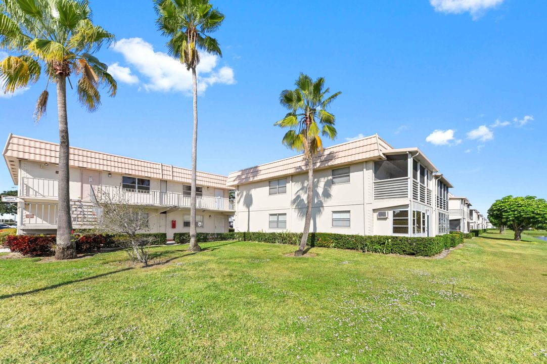 На продажу: $105,000 (2 спален, 2 ванн, 880 Квадратных фут)