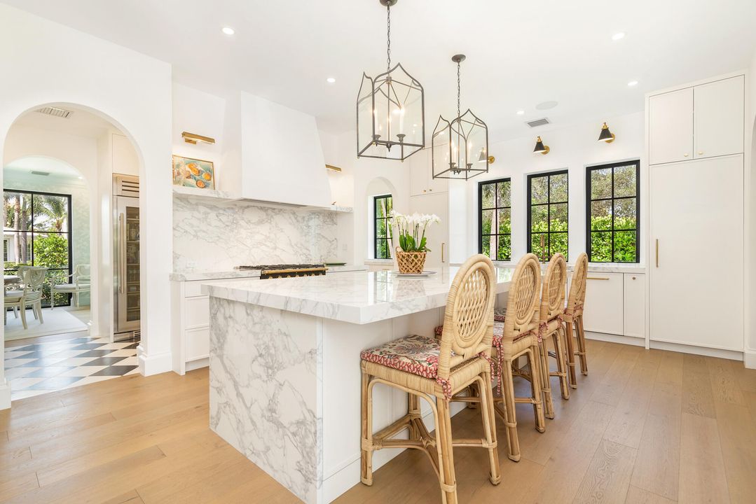 For Sale: $7,998,000 (5 beds, 5 baths, 4725 Square Feet)