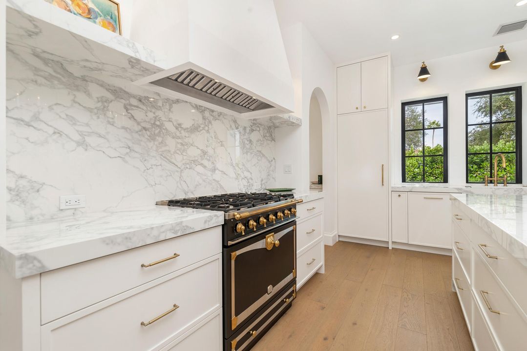 For Sale: $7,998,000 (5 beds, 5 baths, 4725 Square Feet)