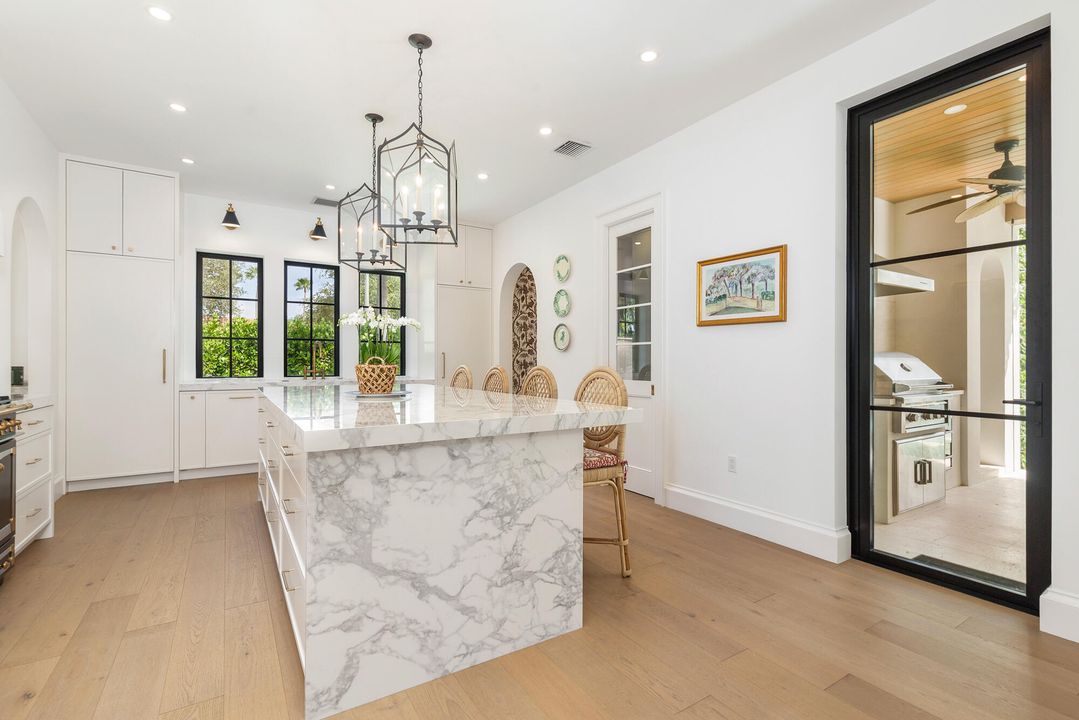 For Sale: $7,998,000 (5 beds, 5 baths, 4725 Square Feet)