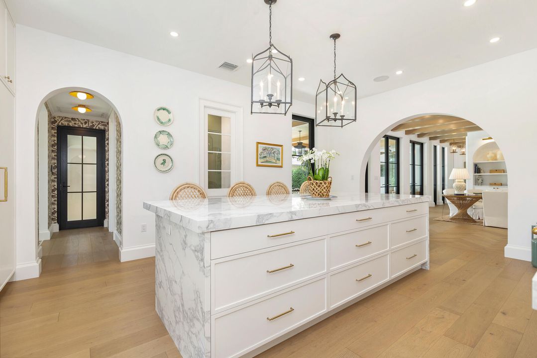 For Sale: $7,998,000 (5 beds, 5 baths, 4725 Square Feet)