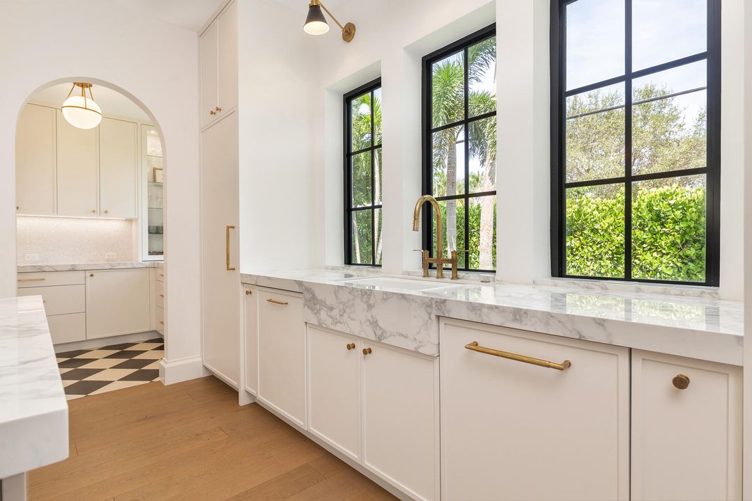 For Sale: $7,998,000 (5 beds, 5 baths, 4725 Square Feet)