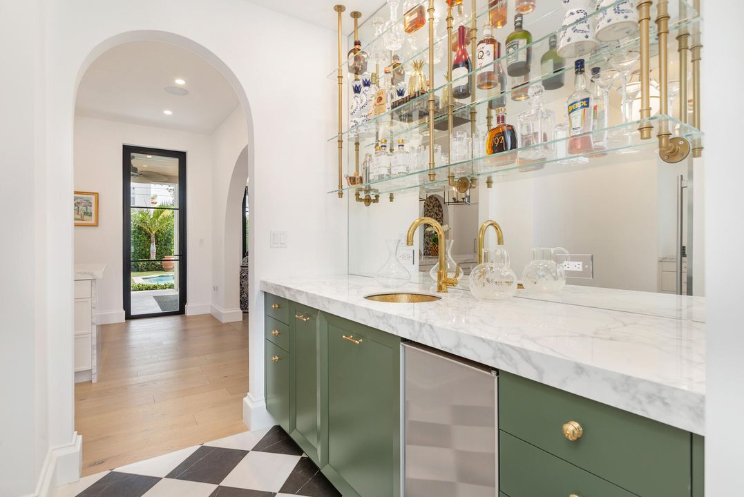 For Sale: $7,998,000 (5 beds, 5 baths, 4725 Square Feet)