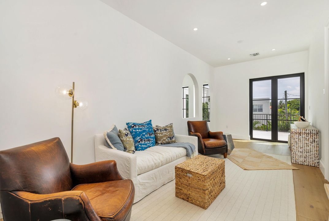 For Sale: $7,998,000 (5 beds, 5 baths, 4725 Square Feet)