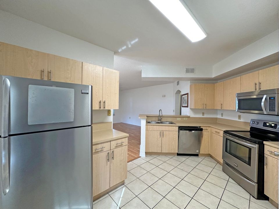 For Rent: $1,850 (2 beds, 2 baths, 1253 Square Feet)