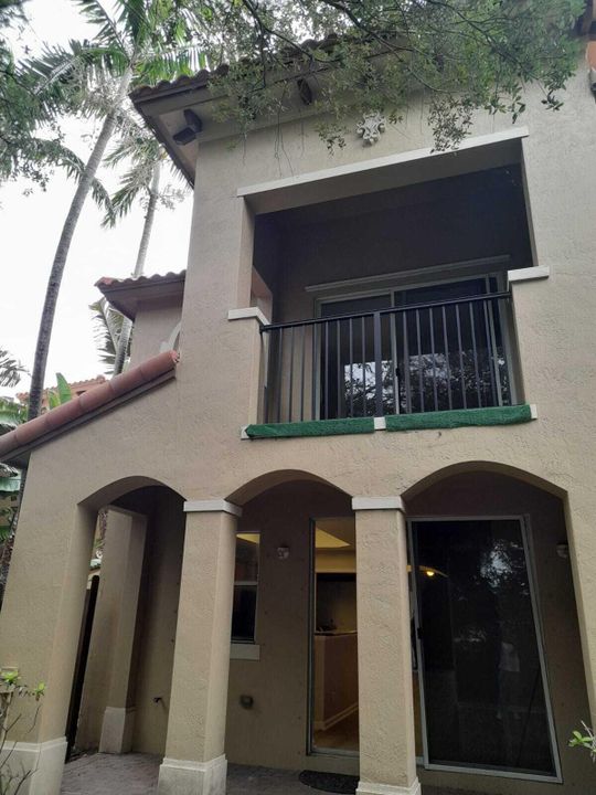 出租: $2,500 (3 贝兹, 2 浴室, 1607 平方英尺)