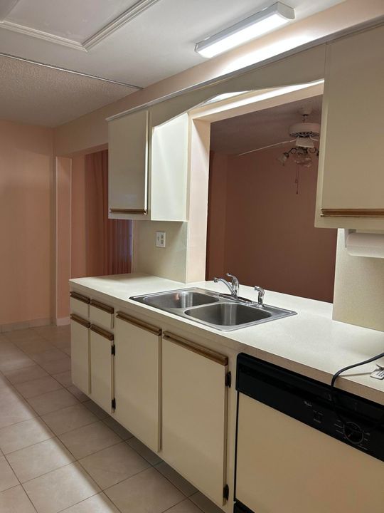 En Venta: $329,000 (2 camas, 2 baños, 1428 Pies cuadrados)