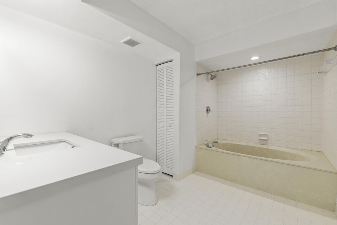 En Venta: $359,900 (2 camas, 2 baños, 1263 Pies cuadrados)