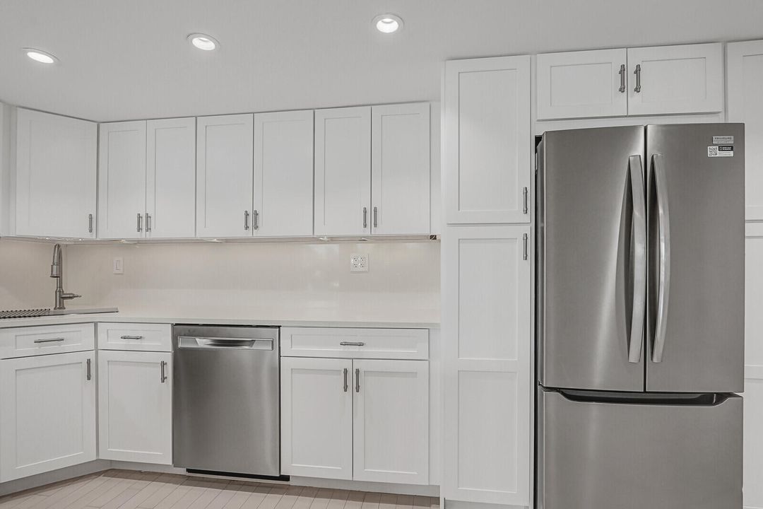 For Sale: $1,649,000 (2 beds, 2 baths, 953 Square Feet)