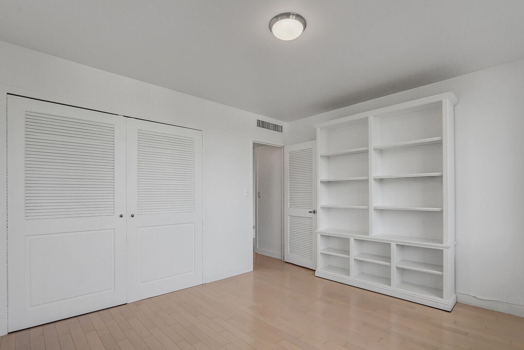 For Sale: $1,649,000 (2 beds, 2 baths, 953 Square Feet)