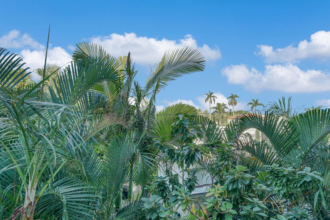 For Sale: $1,649,000 (2 beds, 2 baths, 953 Square Feet)