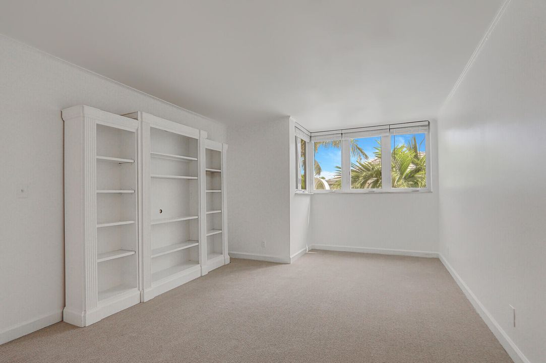 For Sale: $1,649,000 (2 beds, 2 baths, 953 Square Feet)