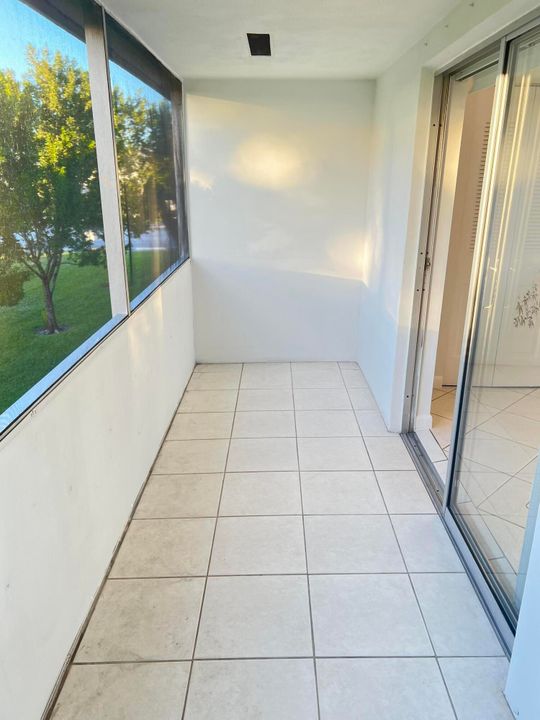 For Sale: $104,900 (1 beds, 1 baths, 646 Square Feet)