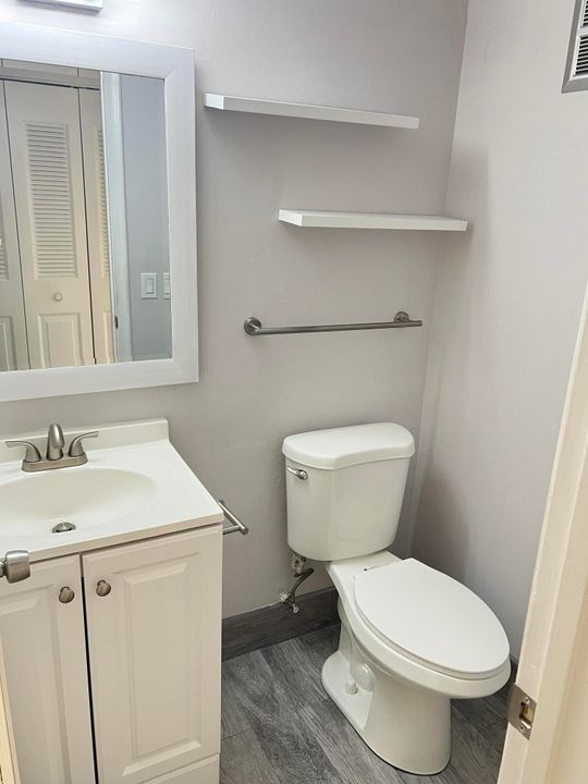 For Sale: $104,900 (1 beds, 1 baths, 646 Square Feet)