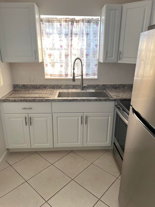 For Sale: $104,900 (1 beds, 1 baths, 646 Square Feet)