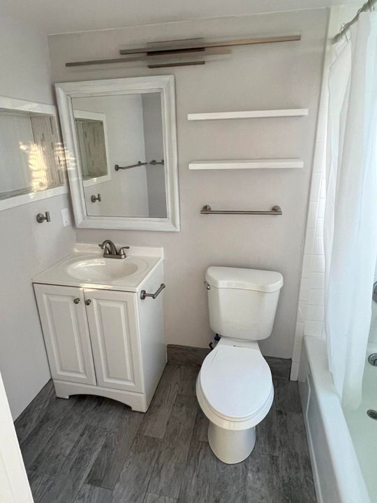 For Sale: $104,900 (1 beds, 1 baths, 646 Square Feet)