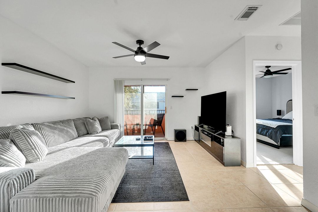 For Sale: $185,000 (1 beds, 1 baths, 875 Square Feet)