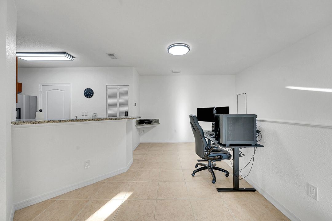 For Sale: $185,000 (1 beds, 1 baths, 875 Square Feet)