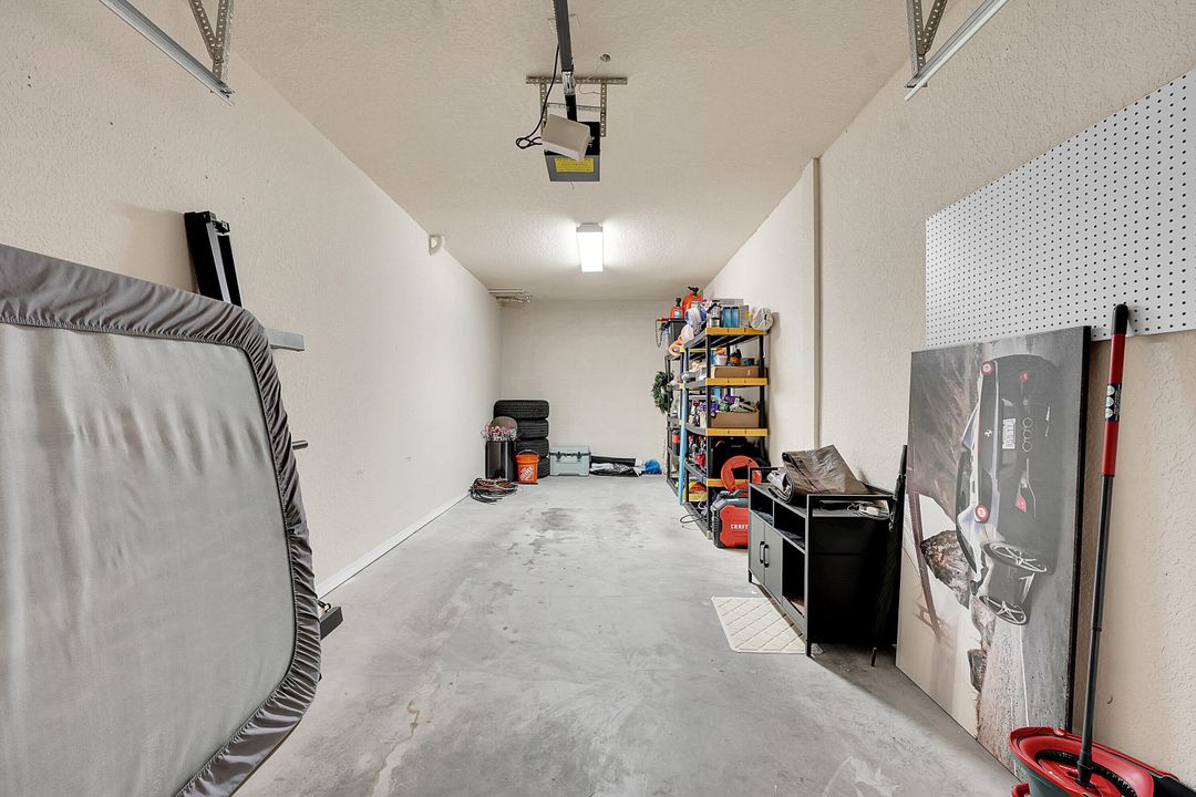 For Sale: $185,000 (1 beds, 1 baths, 875 Square Feet)