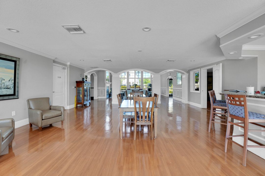 For Sale: $185,000 (1 beds, 1 baths, 875 Square Feet)