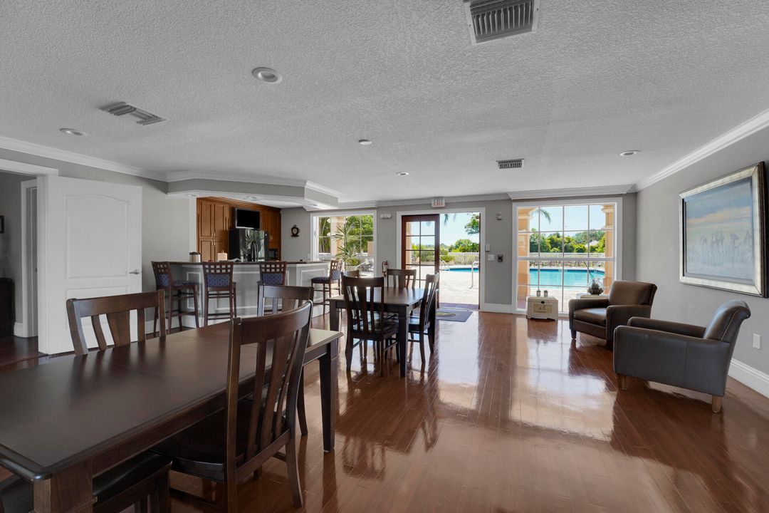 For Sale: $185,000 (1 beds, 1 baths, 875 Square Feet)