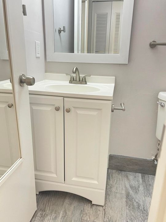 For Sale: $104,900 (1 beds, 1 baths, 646 Square Feet)