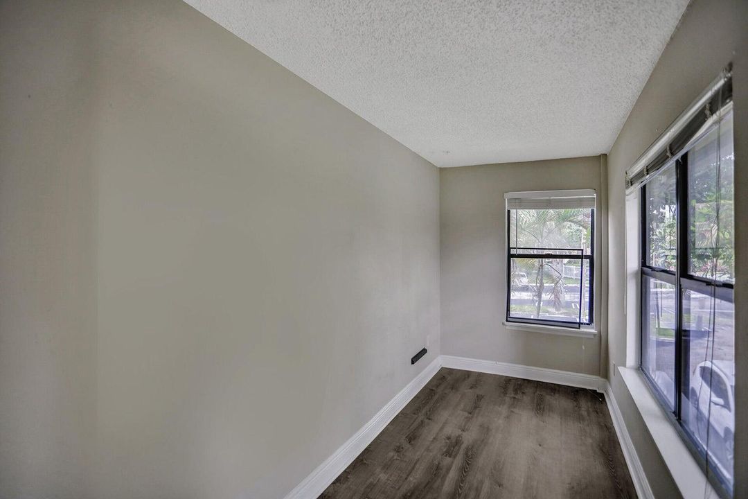 Active With Contract: $2,000 (2 beds, 2 baths, 1122 Square Feet)