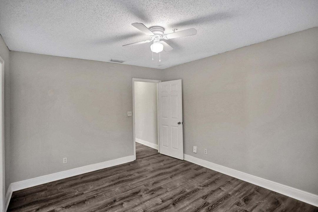 Active With Contract: $2,000 (2 beds, 2 baths, 1122 Square Feet)