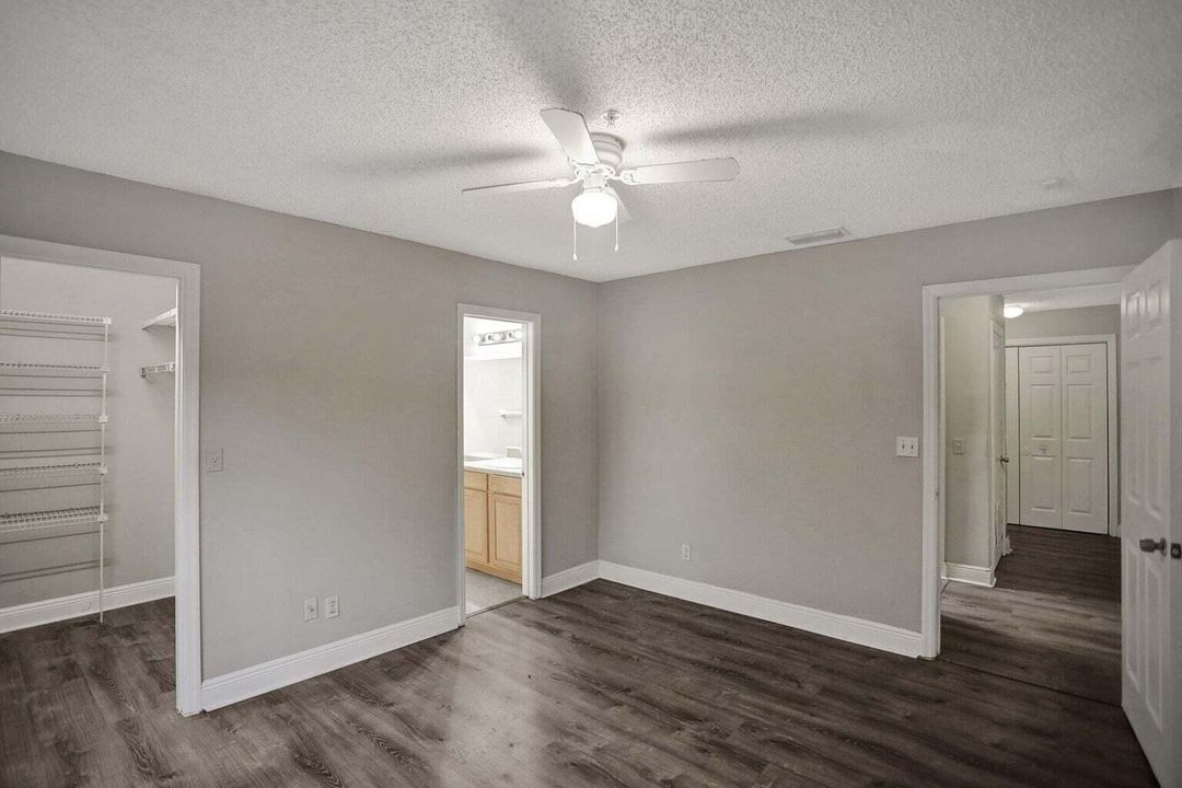 Active With Contract: $2,000 (2 beds, 2 baths, 1122 Square Feet)