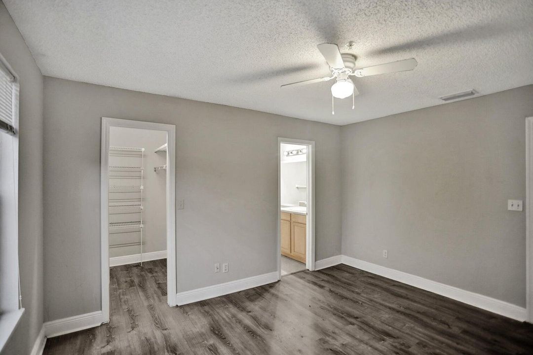 Active With Contract: $2,000 (2 beds, 2 baths, 1122 Square Feet)