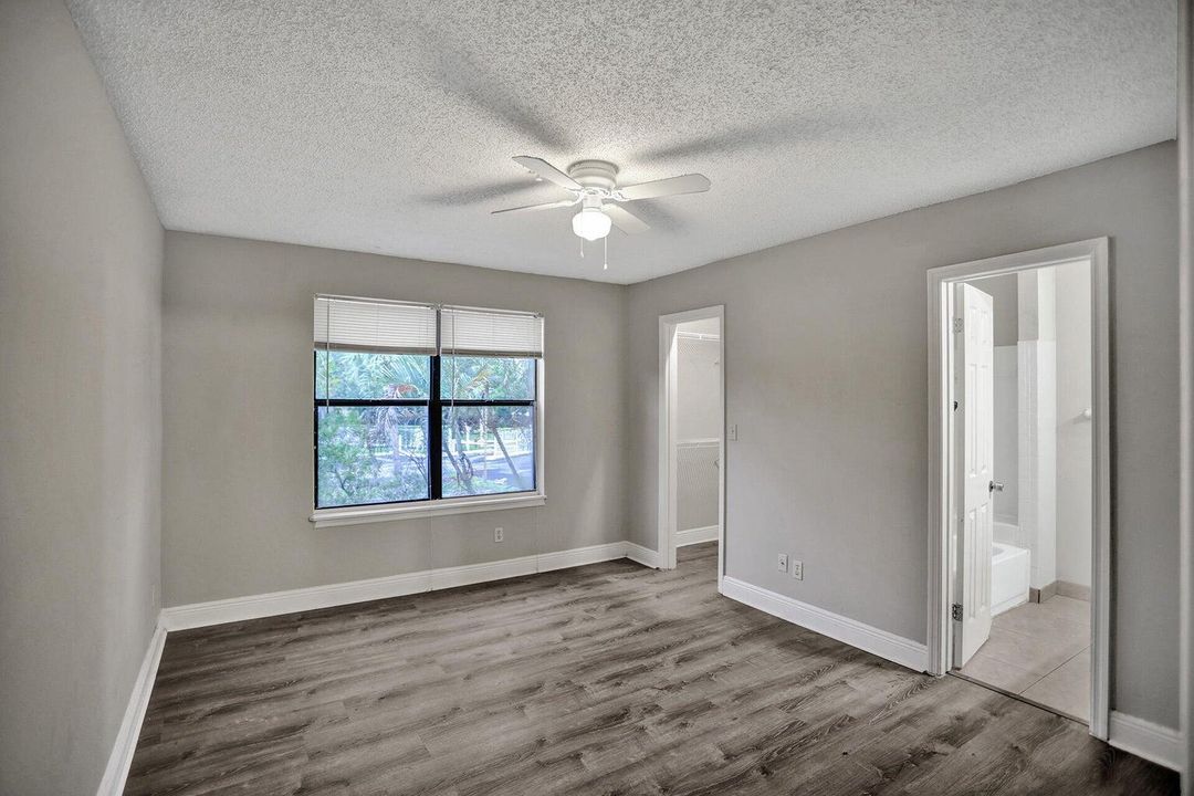 Active With Contract: $2,000 (2 beds, 2 baths, 1122 Square Feet)