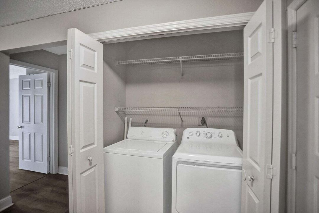 Active With Contract: $2,000 (2 beds, 2 baths, 1122 Square Feet)