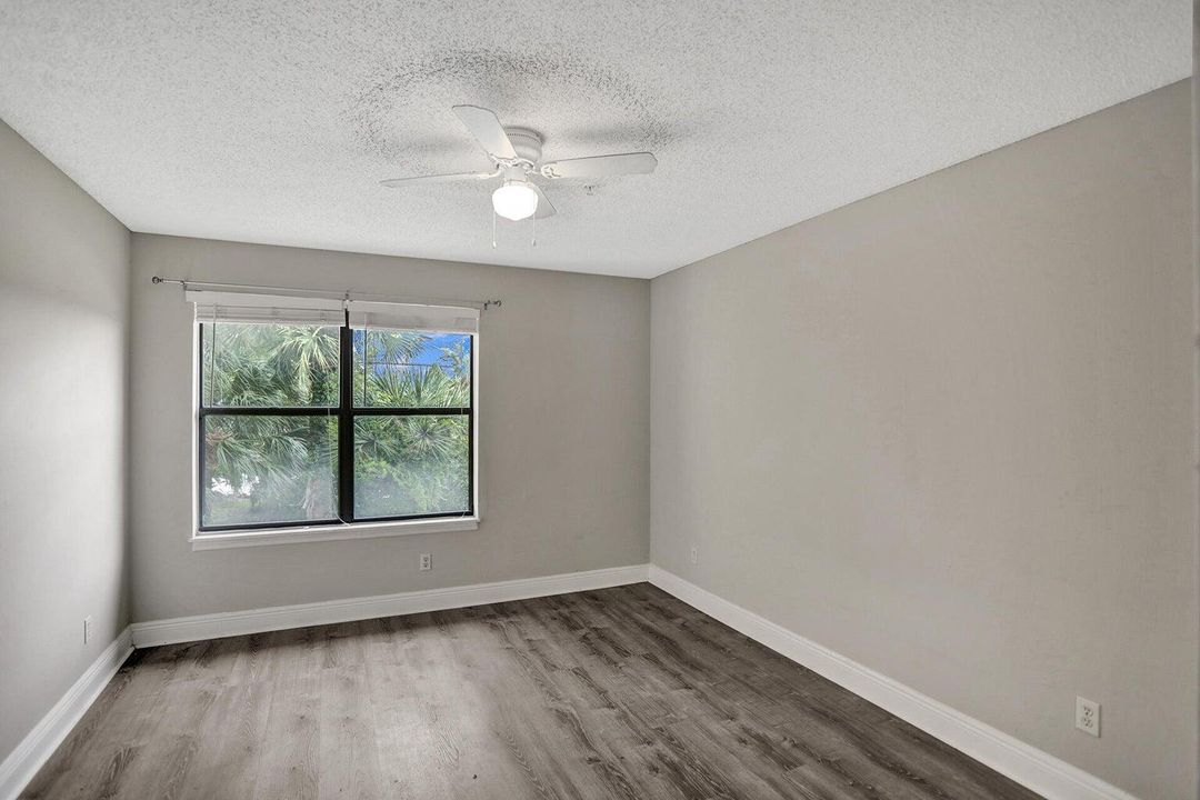 Active With Contract: $2,000 (2 beds, 2 baths, 1122 Square Feet)