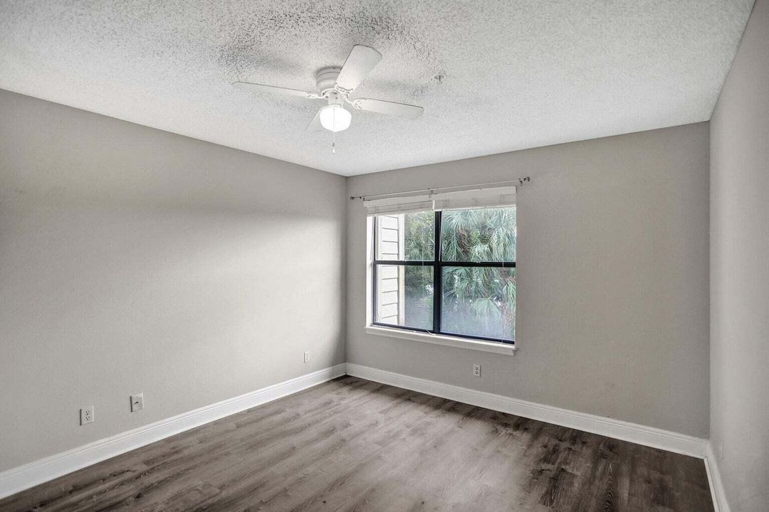 Active With Contract: $2,000 (2 beds, 2 baths, 1122 Square Feet)