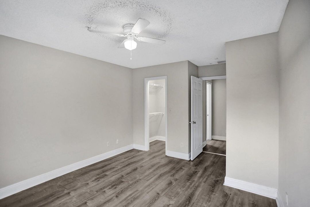 Active With Contract: $2,000 (2 beds, 2 baths, 1122 Square Feet)