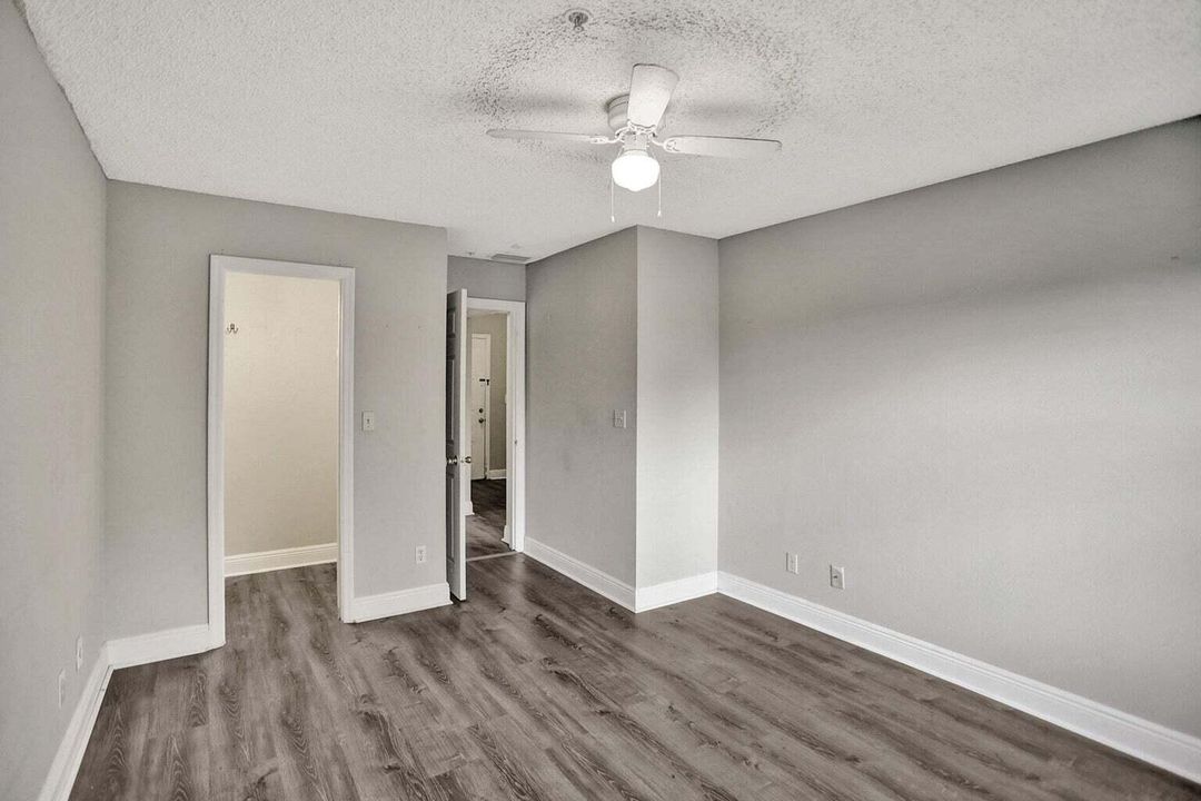 Active With Contract: $2,000 (2 beds, 2 baths, 1122 Square Feet)