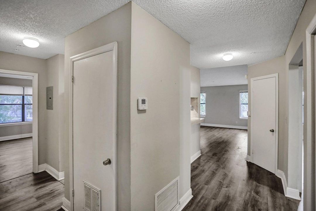 Active With Contract: $2,000 (2 beds, 2 baths, 1122 Square Feet)
