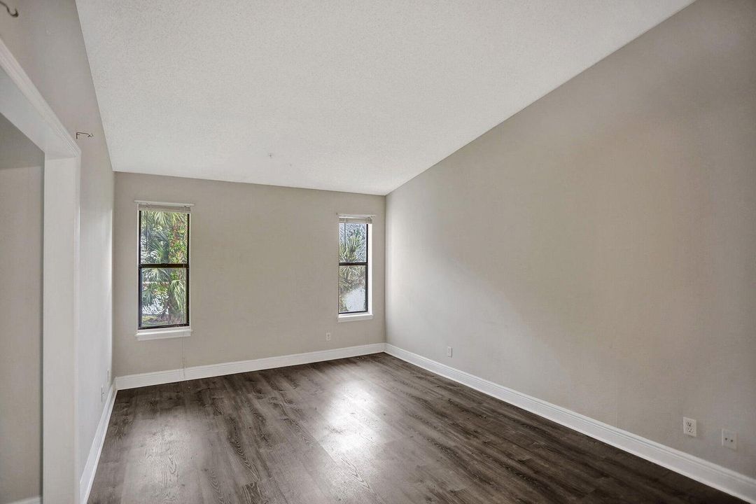 Active With Contract: $2,000 (2 beds, 2 baths, 1122 Square Feet)