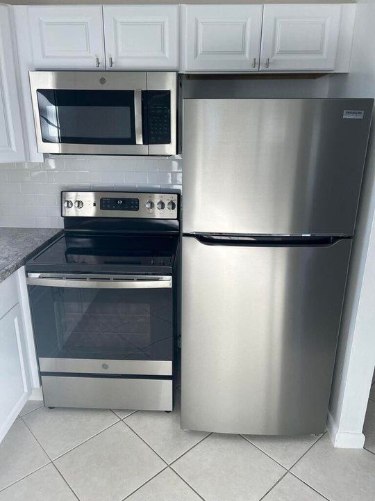 For Sale: $104,900 (1 beds, 1 baths, 646 Square Feet)