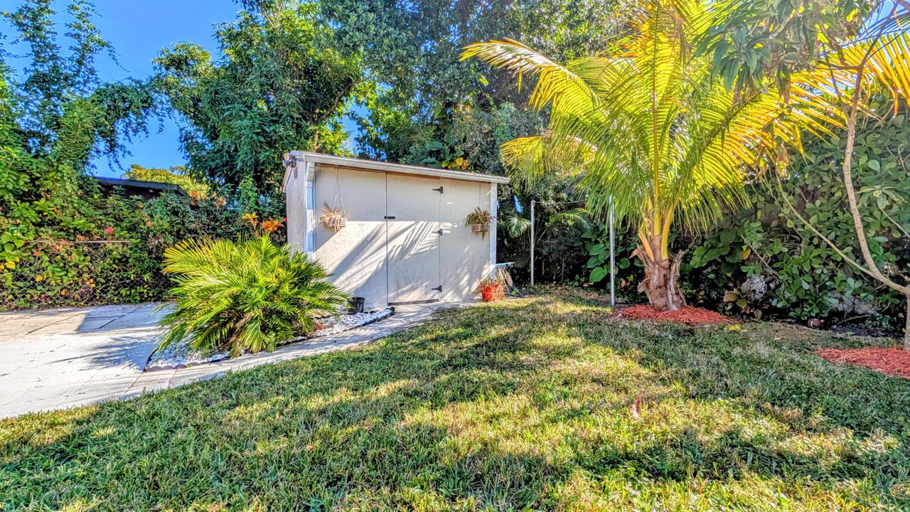 For Sale: $595,000 (4 beds, 2 baths, 1835 Square Feet)