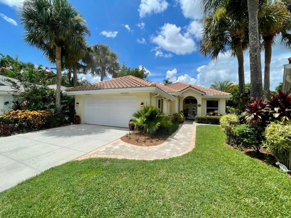 For Sale: $875,000 (3 beds, 2 baths, 1975 Square Feet)