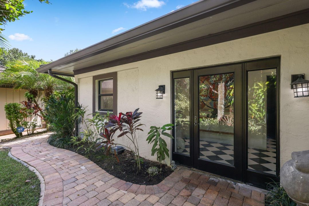 For Rent: $14,000 (4 beds, 4 baths, 2400 Square Feet)