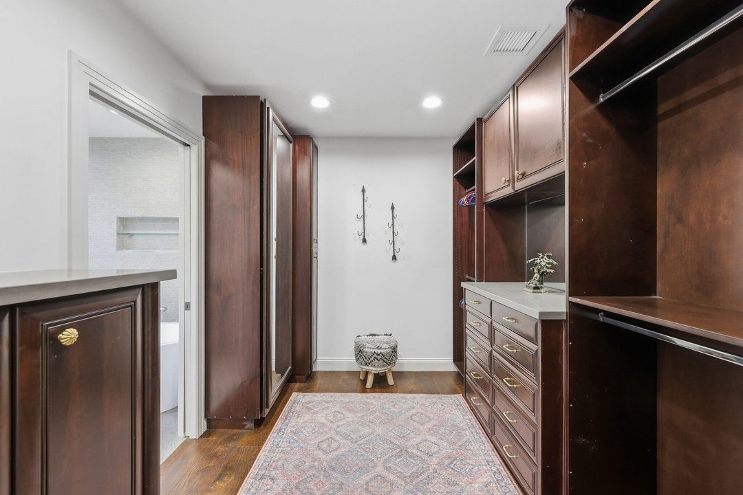 For Rent: $14,000 (4 beds, 4 baths, 2400 Square Feet)