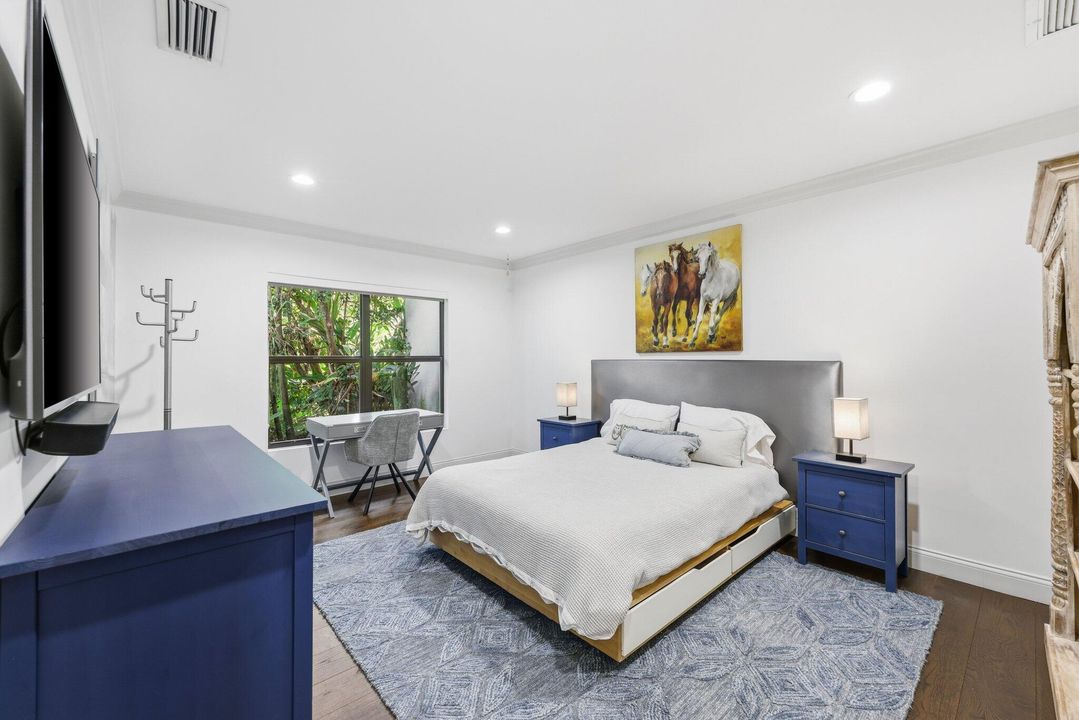 For Rent: $14,000 (4 beds, 4 baths, 2400 Square Feet)