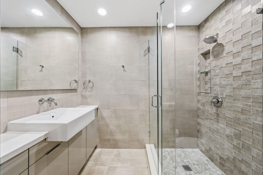 For Rent: $14,000 (4 beds, 4 baths, 2400 Square Feet)