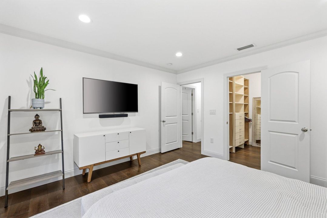 For Rent: $14,000 (4 beds, 4 baths, 2400 Square Feet)